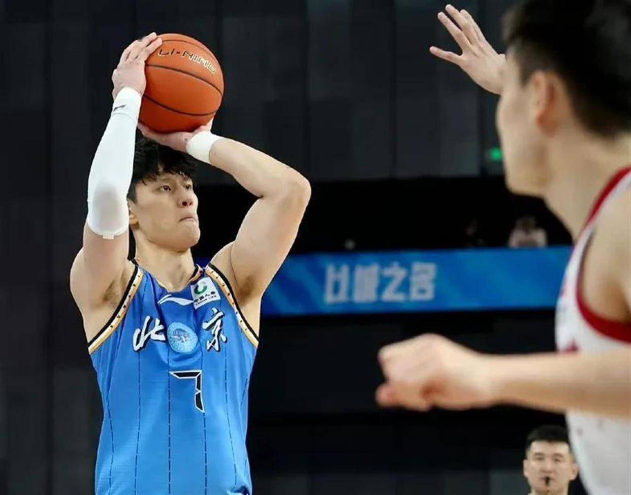 九游网页版入口-里程碑夜辽宁本钢绝杀压哨,NBA总决赛转会期刷纪录,更衣室稳定,资深球员宣示担当的简单介绍